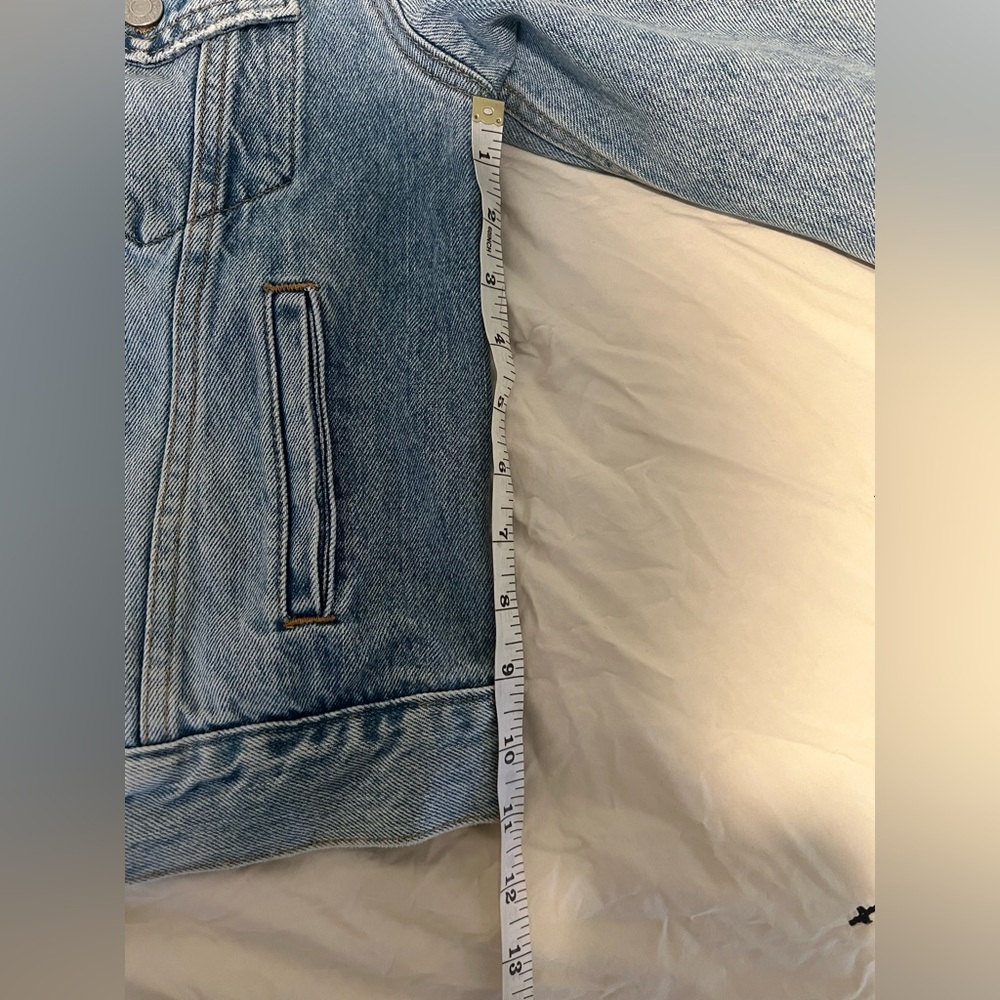 Levi’s Premium Trucker Denim Jacket – Light Wash, Water<Less, Size M - Picture 9 of 10